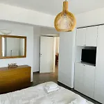 Seaview & Jacuzzi Sea View شقة