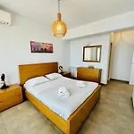 Seaview & Jacuzzi Sea View شقة *