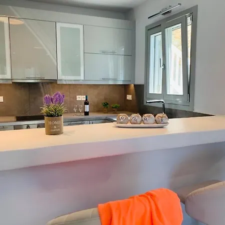 Seaview & Jacuzzi Summer Apartment Mykonos Town