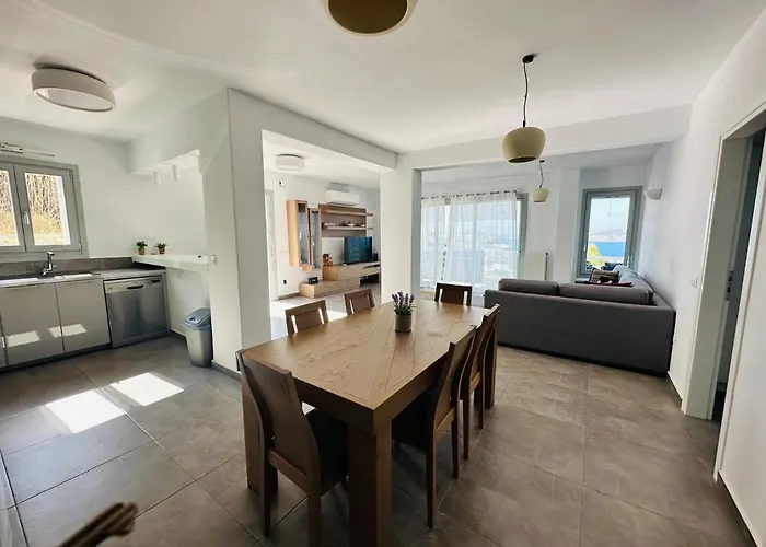 Seaview & Jacuzzi Summer